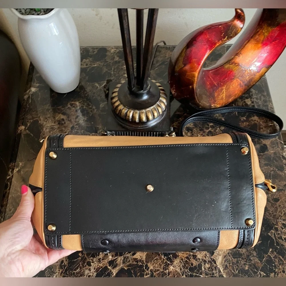 Chloe - EUC Little Alice 2-way handbag in black and tan color scheme, 2 tone - Picture 9 of 13